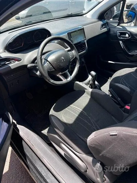 Peugeot 208 2013 photo 3