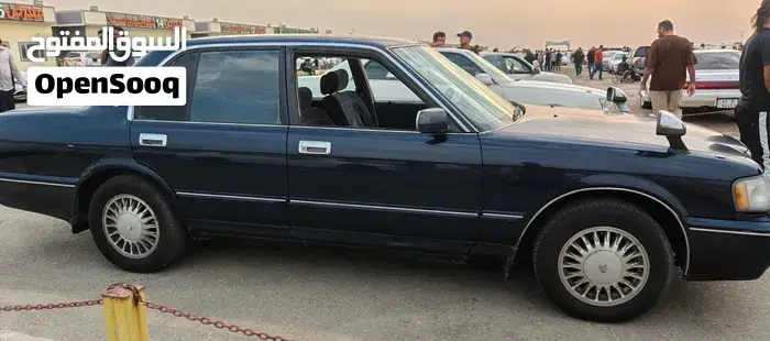 Toyota Crown 1992 photo 3