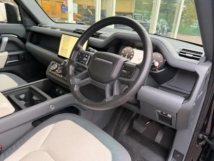 Land Rover Defender 2023 photo 4