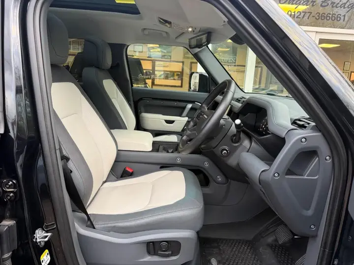 Land Rover Defender 2023 photo 5