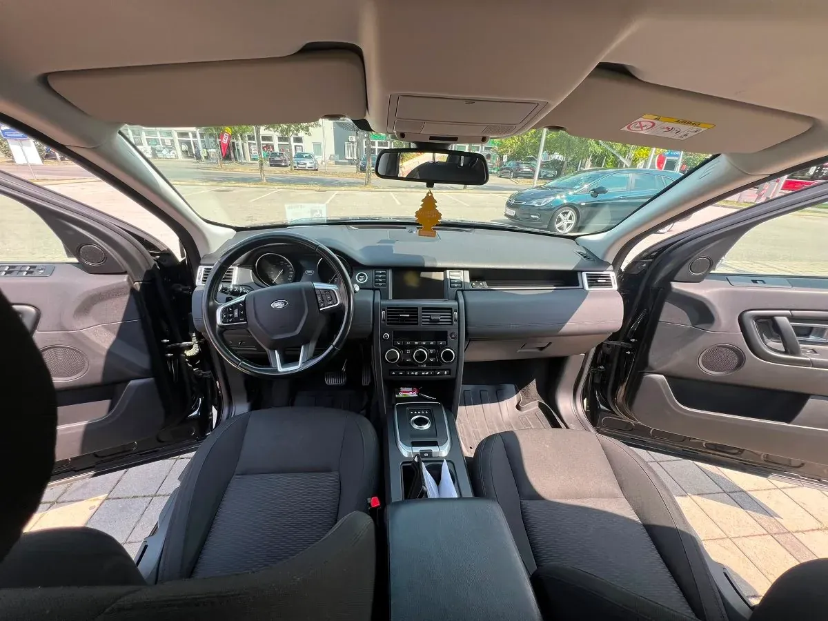 Land Rover Discovery Sport 2017 photo 3