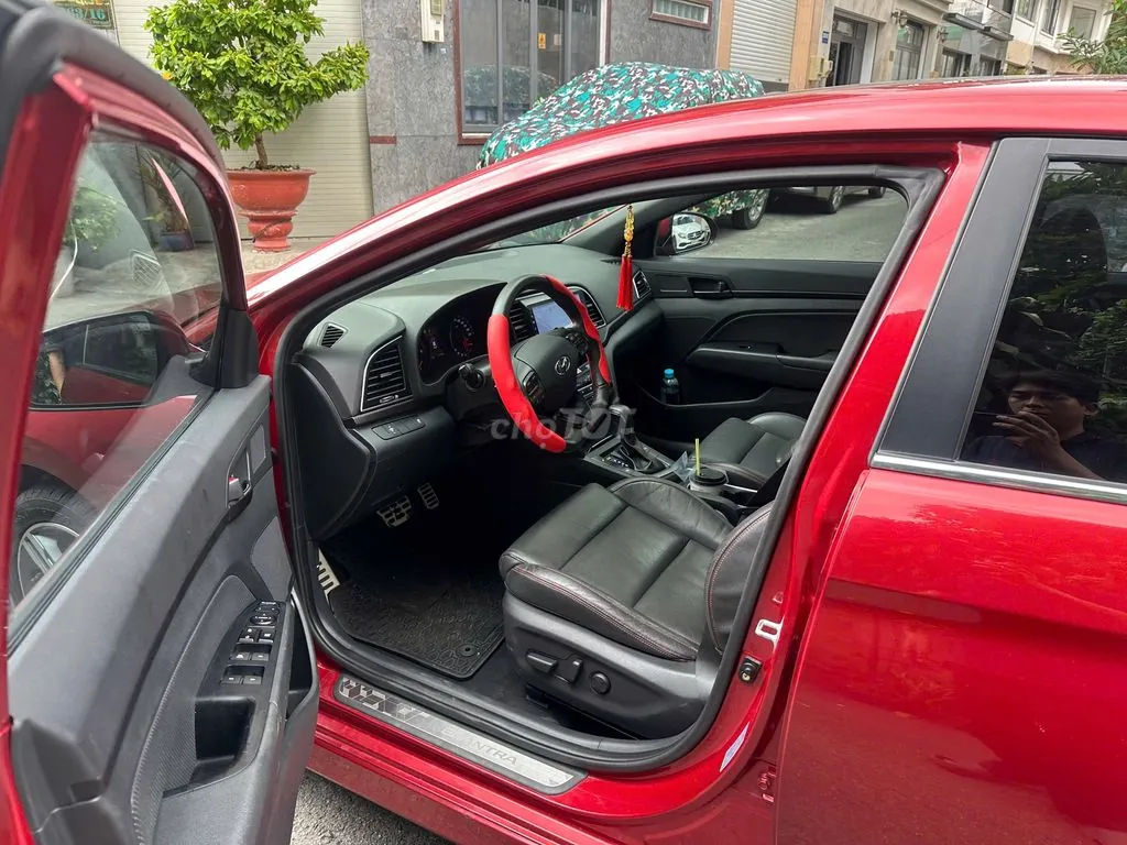 Hyundai Elantra 2018 photo 3