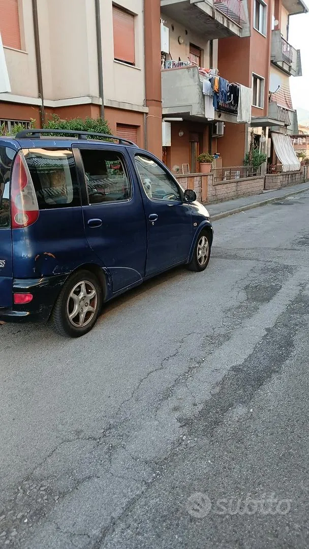 Toyota Yaris 2002 photo 2