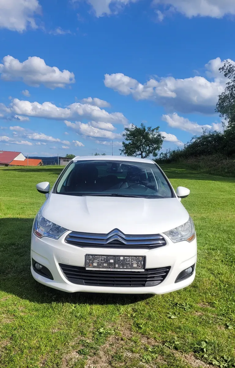 Citroen C4 2011 photo 2