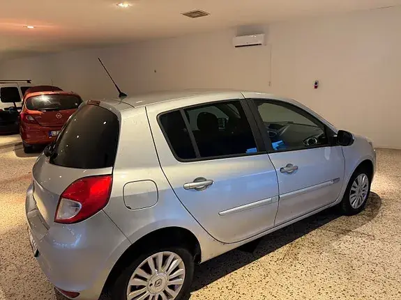 Renault Clio 2011 photo 3
