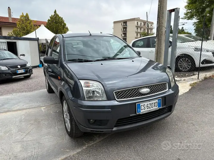 Ford Fusion 2005 photo 4