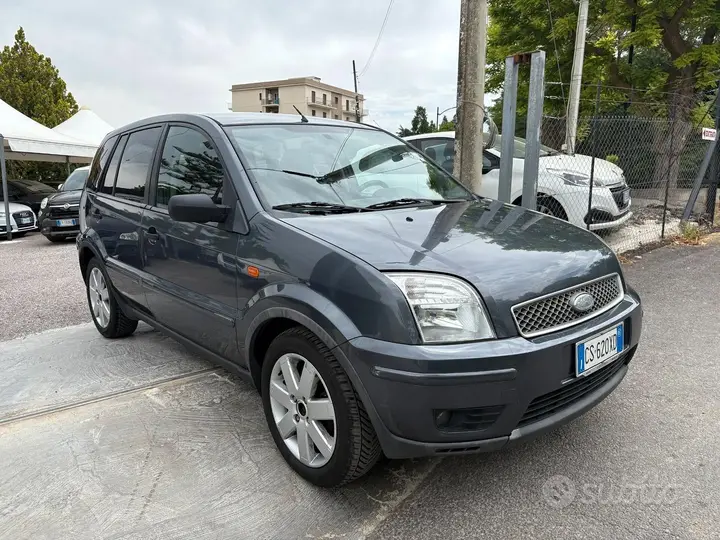 Ford Fusion 2005 photo 2