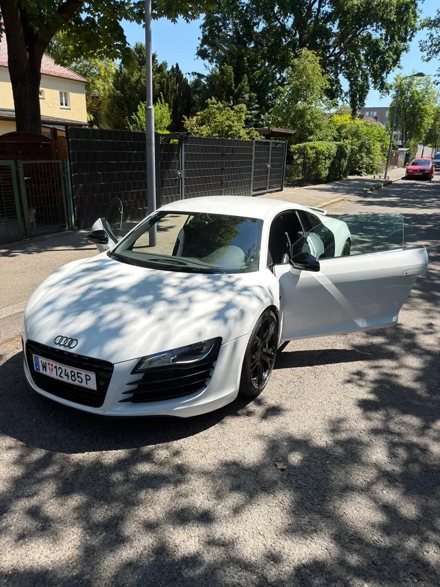 Audi R8 2008 photo 2