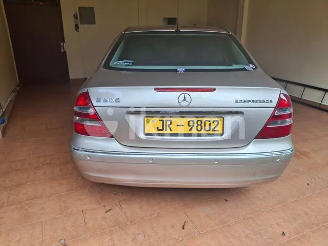 Mercedes-Benz E200 2004 photo 4