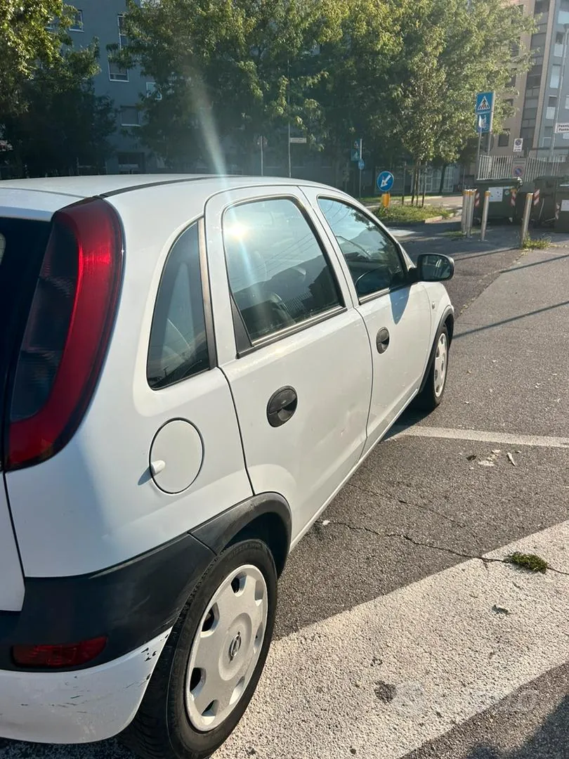 Opel Corsa C 2002 photo 2