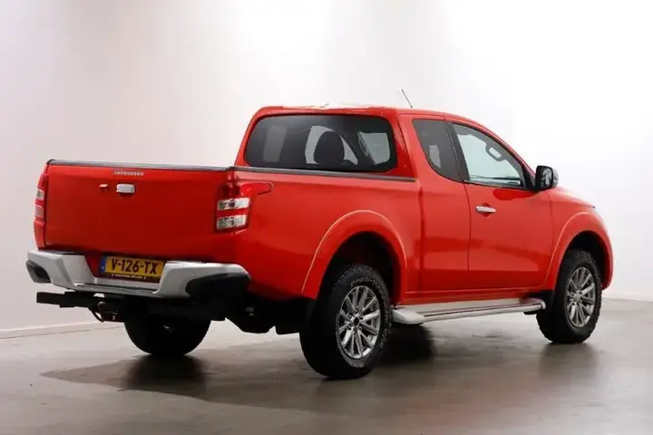 Mitsubishi L200 2018 photo 2