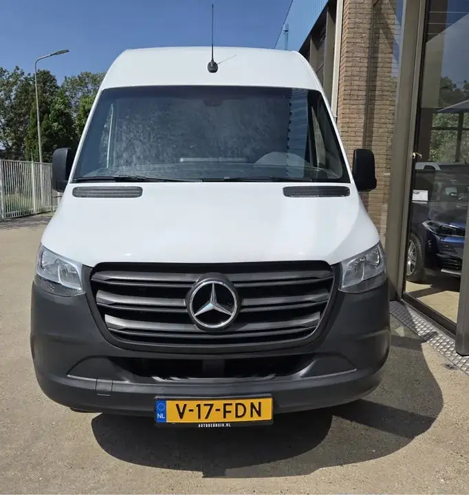 Mercedes-Benz Sprinter 2024 photo 2