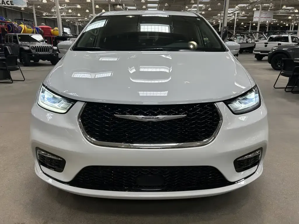 Chrysler Pacifica 2022 photo 3