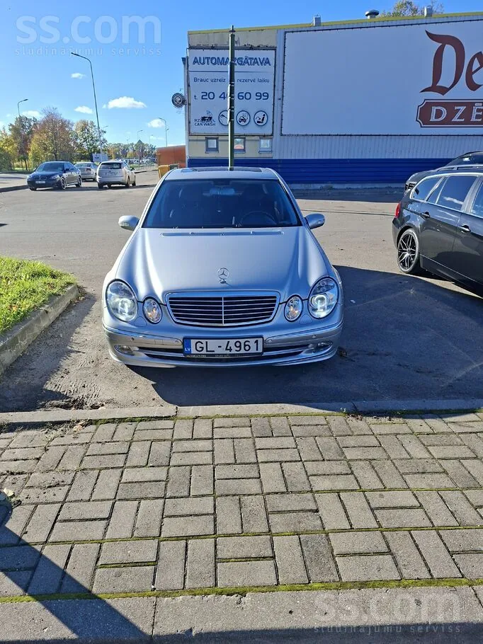 Mercedes-Benz E320