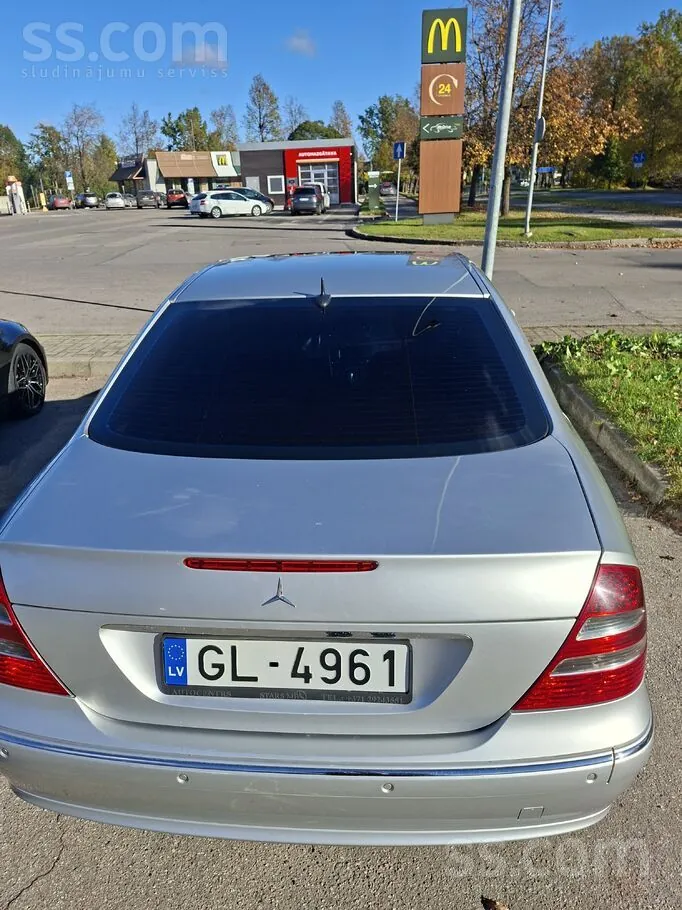 Mercedes-Benz E320 2003 photo 4
