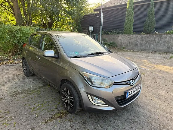Hyundai I20 2012 photo 2