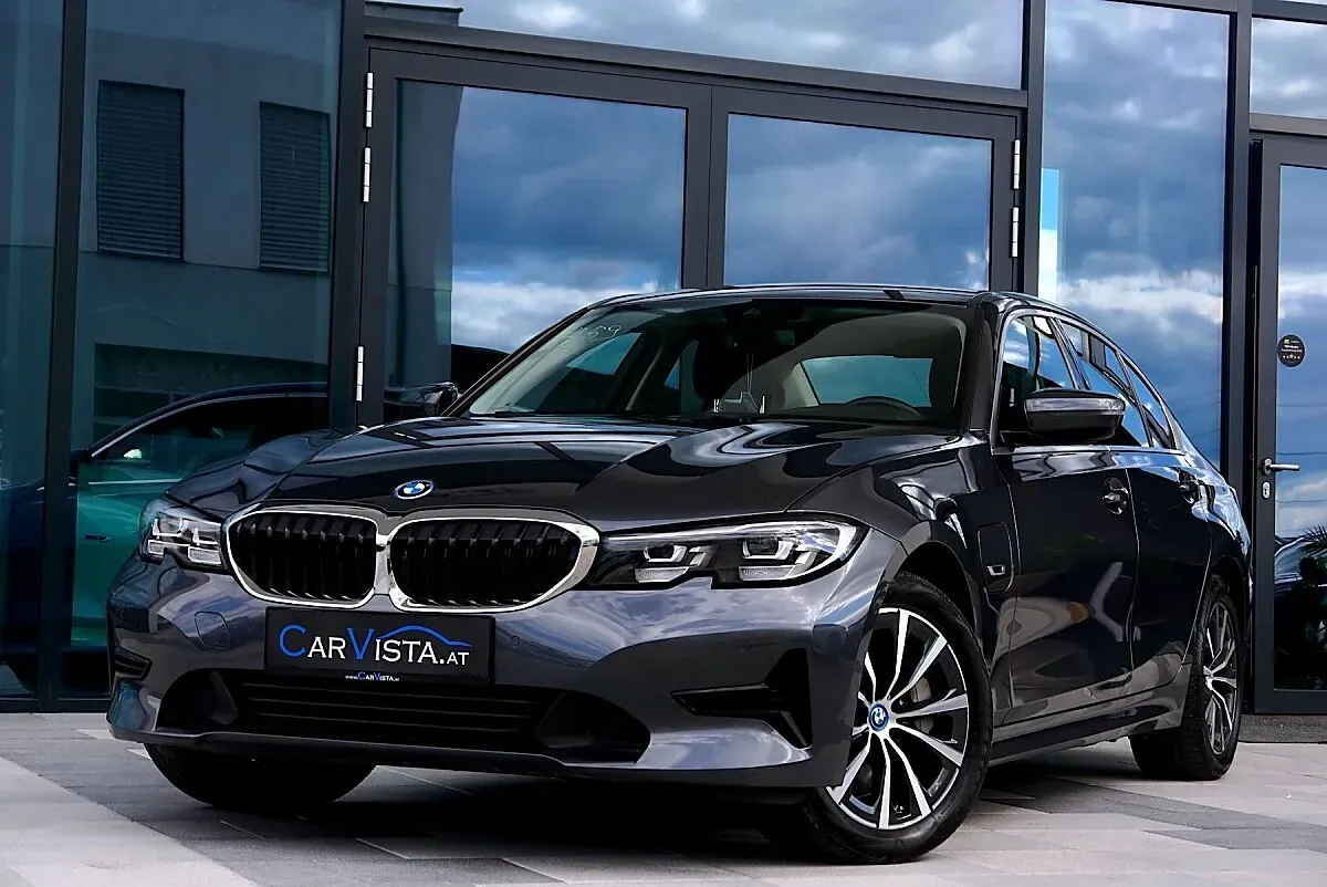 BMW 3 Series 2021 photo 2