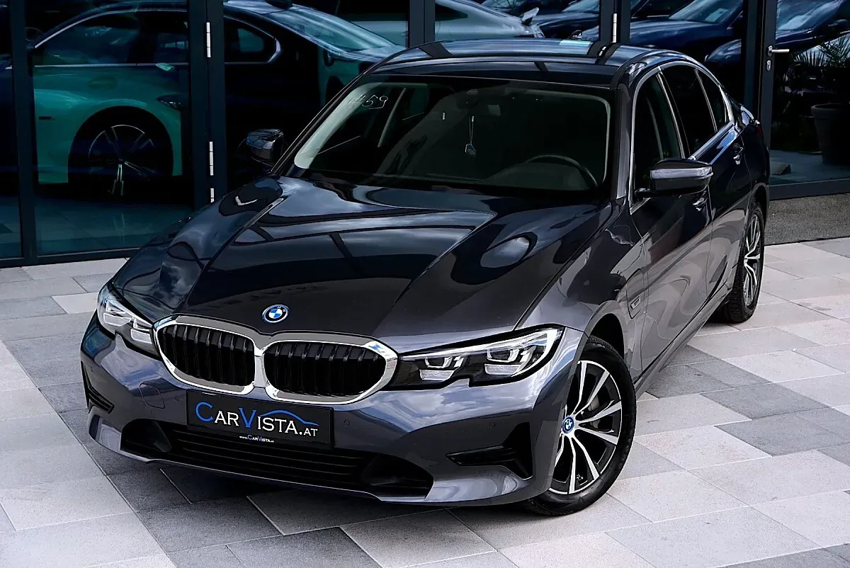 BMW 3 Series 2021 photo 3