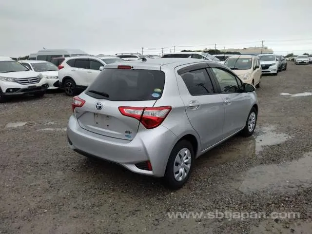 Toyota Vitz 2019 photo 4