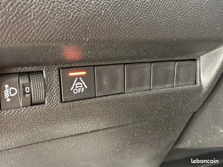Peugeot 208 2020 photo 5