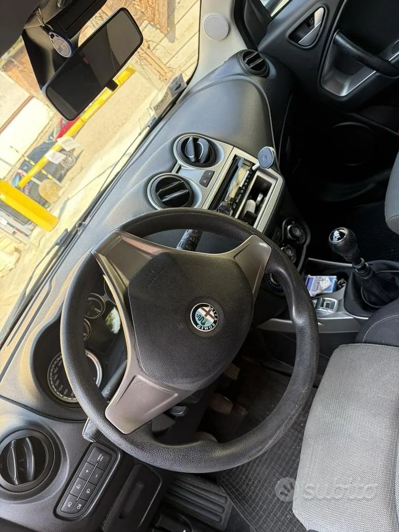 Alfa Romeo Mito 2011 photo 4