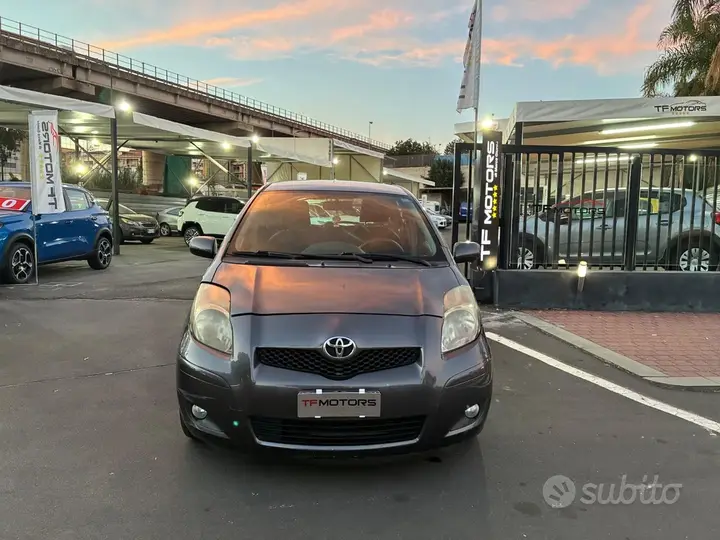 Toyota Yaris 2010 photo 2