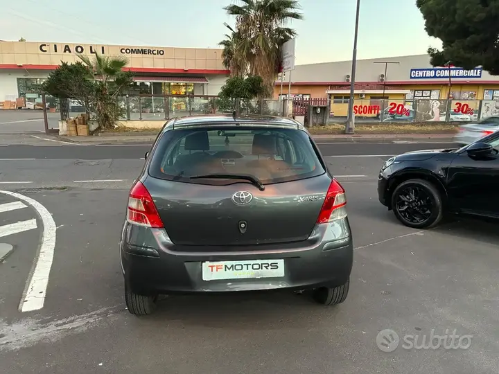 Toyota Yaris 2010 photo 5