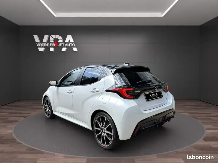 Toyota Yaris 2023 photo 3