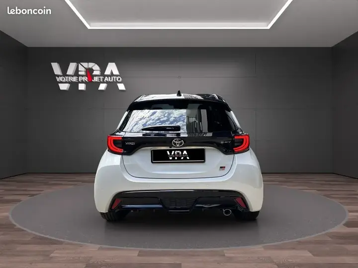 Toyota Yaris 2023 photo 4