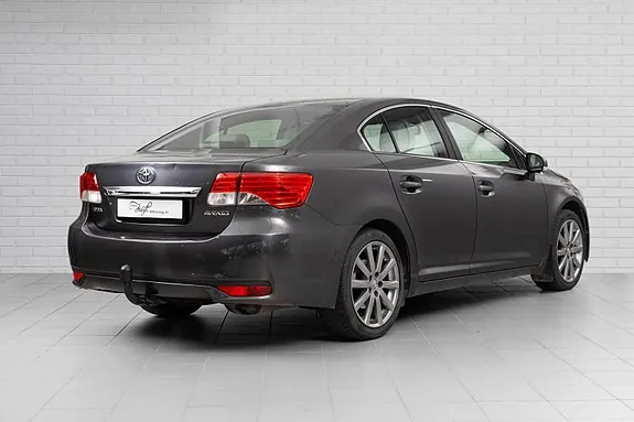 Toyota Avensis 2013 photo 2
