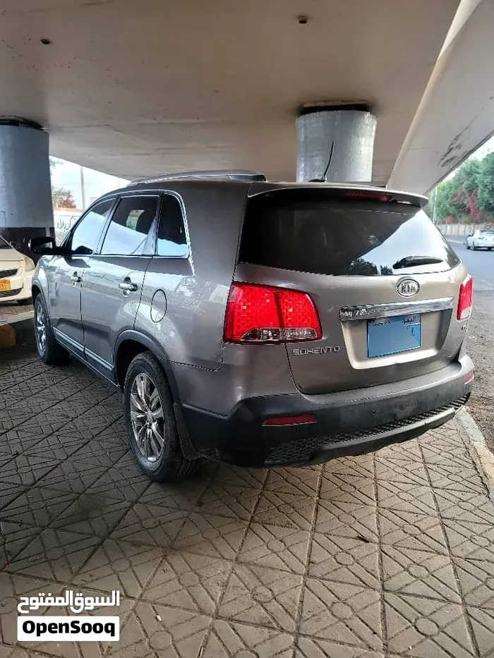 Kia Sorento 2011 photo 2
