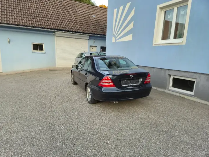 Mercedes-Benz C-Class 2002 photo 2