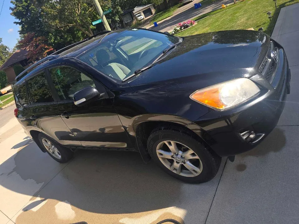 Toyota Rav4 2011 photo 2