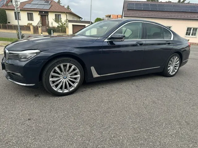 BMW 7 Series 2018 photo 2