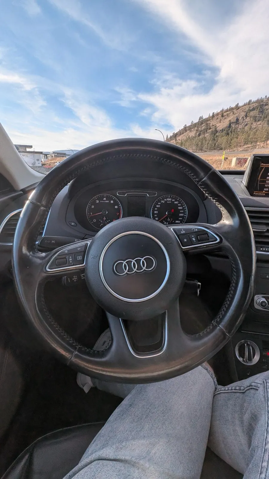 Audi Q3 2015 photo 5
