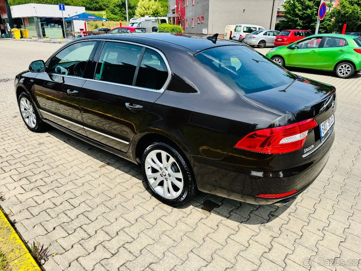 Skoda Superb 2014 photo 4