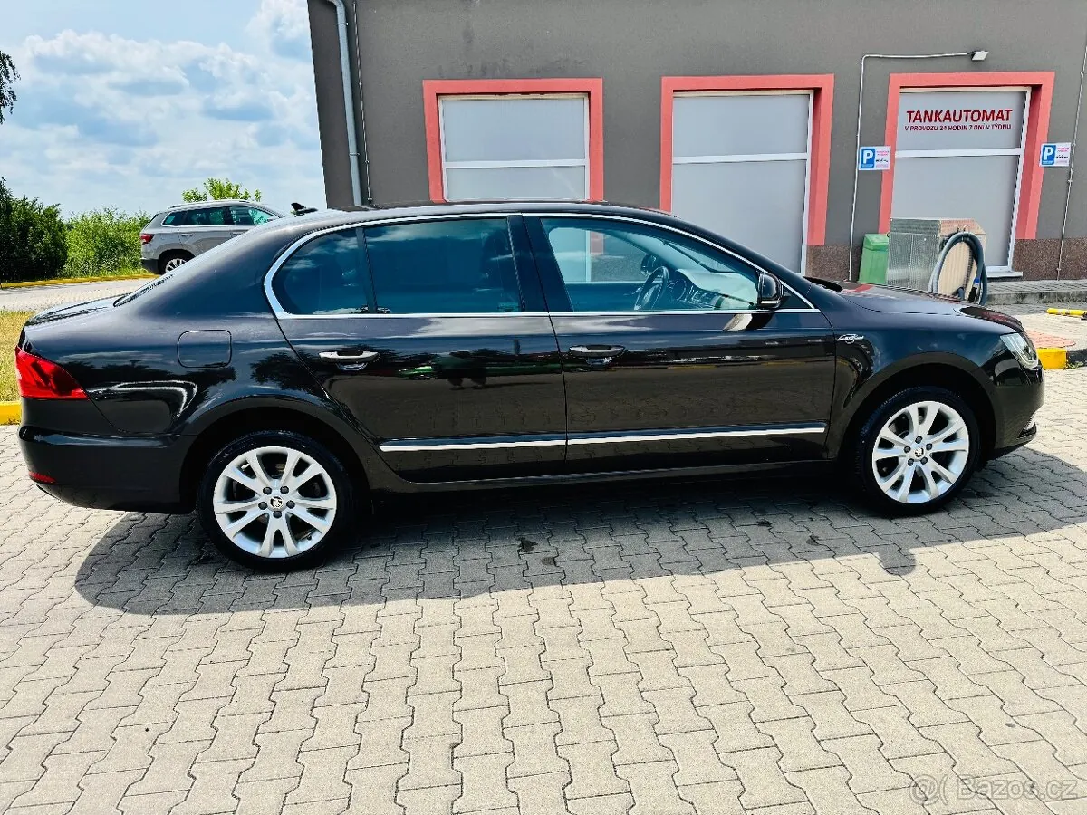 Skoda Superb 2014 photo 2