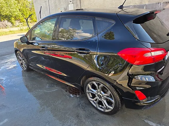 Ford Fiesta 2017 photo 2
