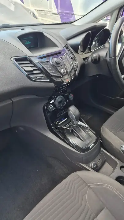 Ford Fiesta 2013 photo 5