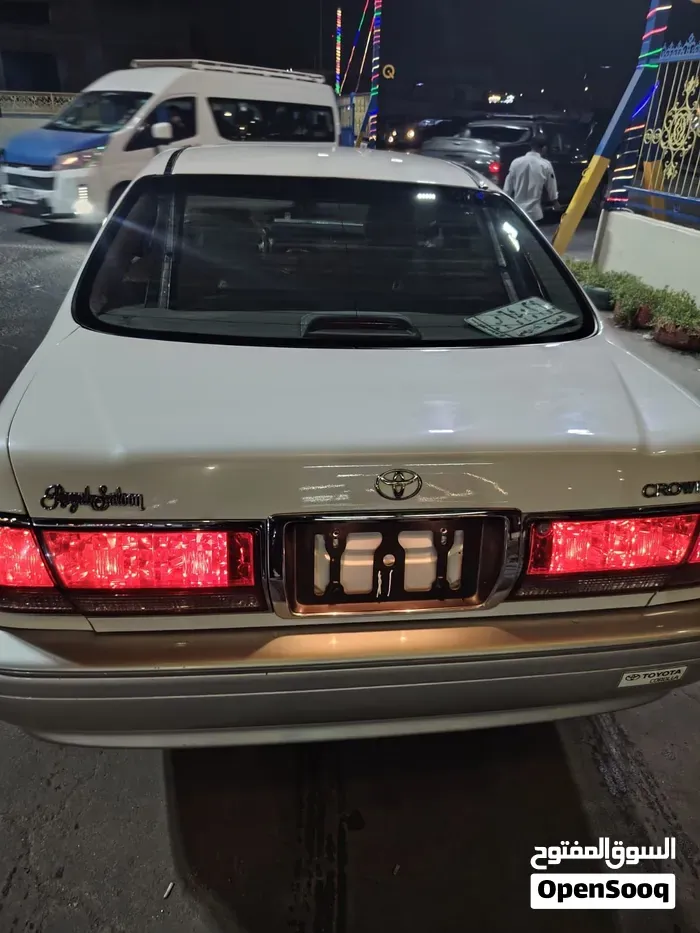 Toyota Crown 2000 photo 4
