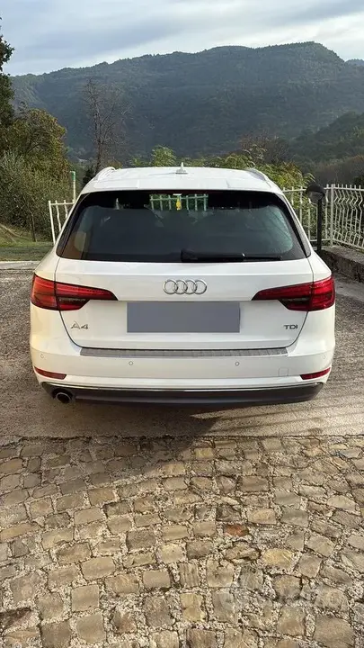 Audi A4 2017 photo 2