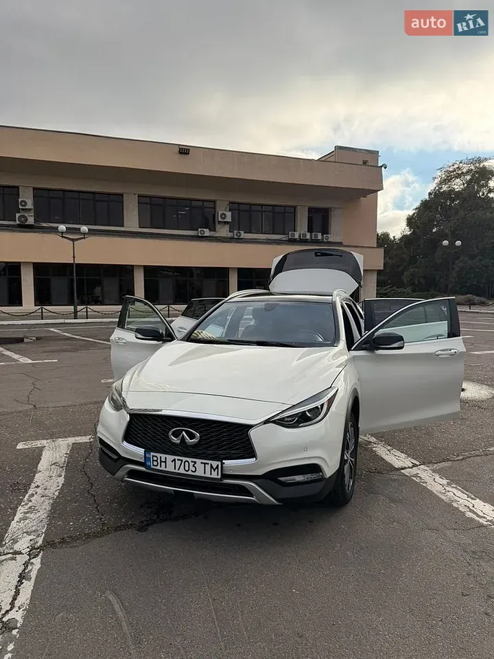 Infiniti Qx30 2017 photo 2