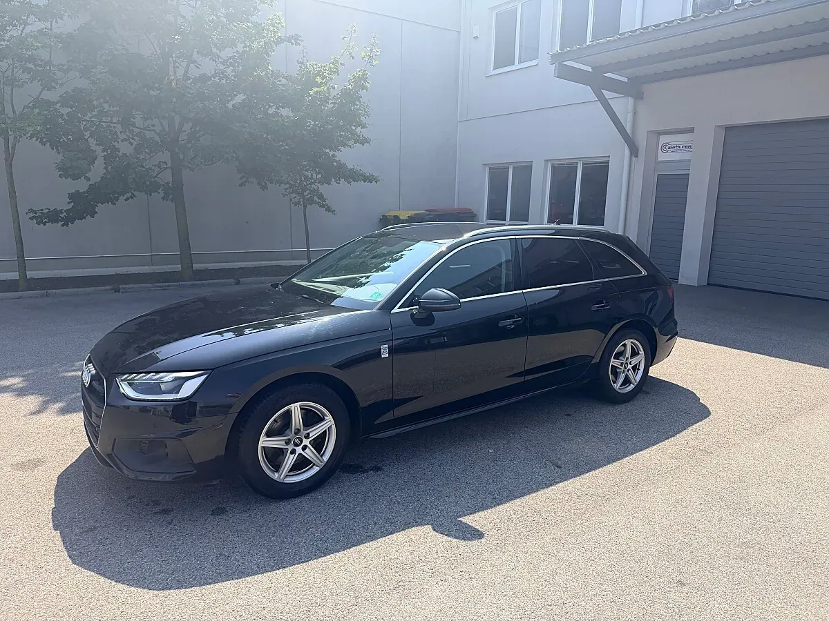 Audi A4 2022 photo 2
