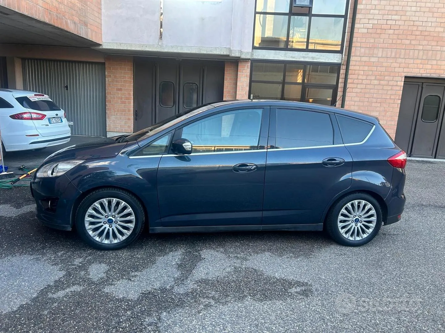 Ford C-Max 2011 photo 2