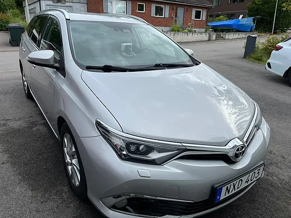 Toyota Auris 2015 photo 2