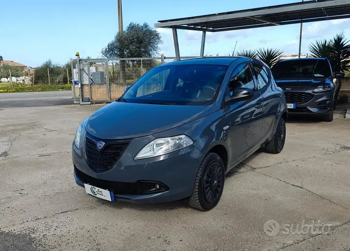 Lancia Ypsilon 2014 photo 2