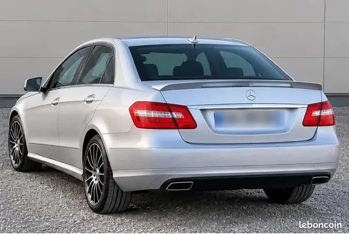 Mercedes-Benz E-Class 2012 photo 2