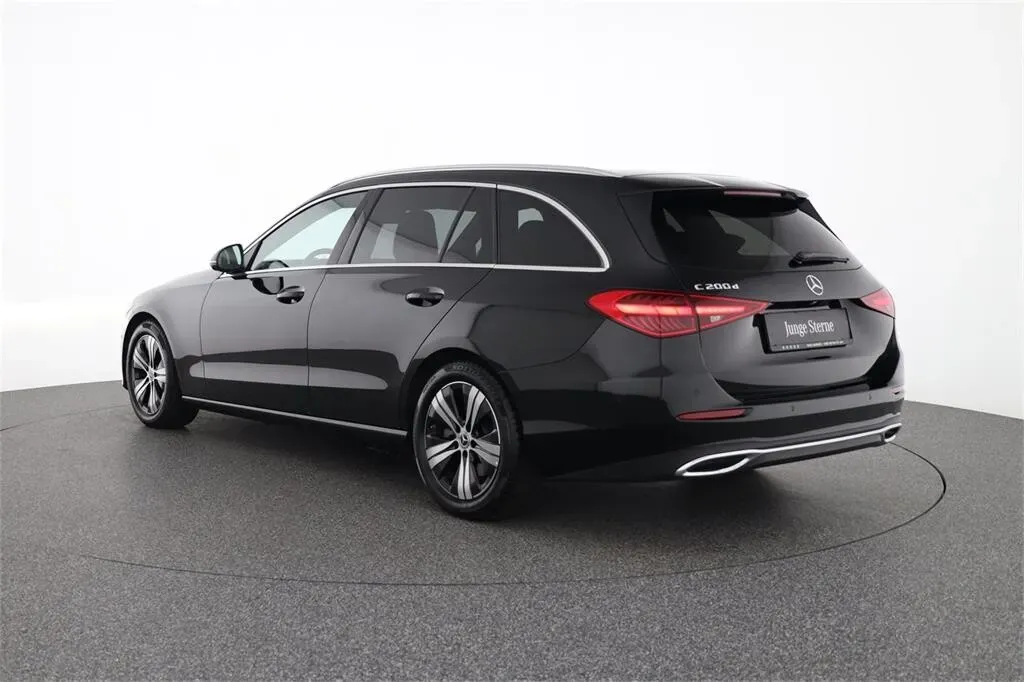 Mercedes-Benz C-Class 2024 photo 3