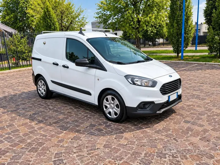 Ford Transit Courier 2023 photo 4