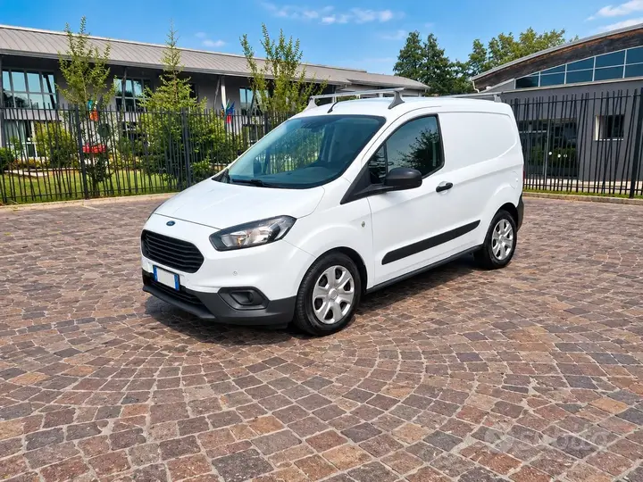 Ford Transit Courier 2023 photo 2